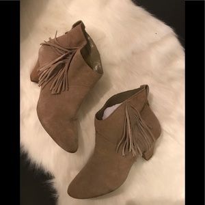 American Eagle fringe booties size 10❤️❤️❤️❤️